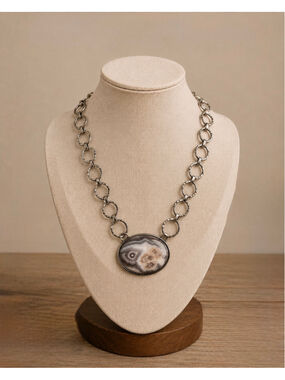 Silver Tone Hammered Link Necklace with Banded Agate Statement Pendant